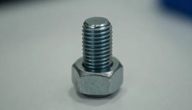 不锈钢螺母运维：两种使用方式的对比与取舍